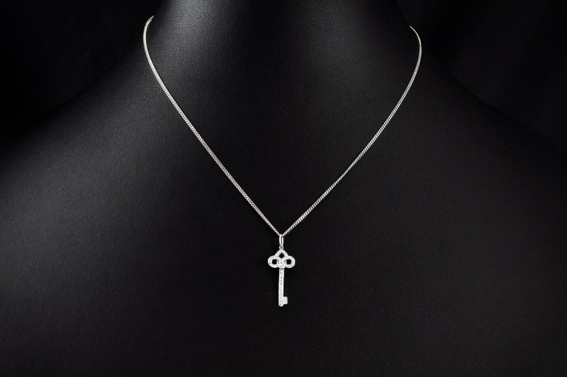 Tiffany & Co. Keys Anhänger Fleur de Lis Schlüssel Platin mit Diamanten 