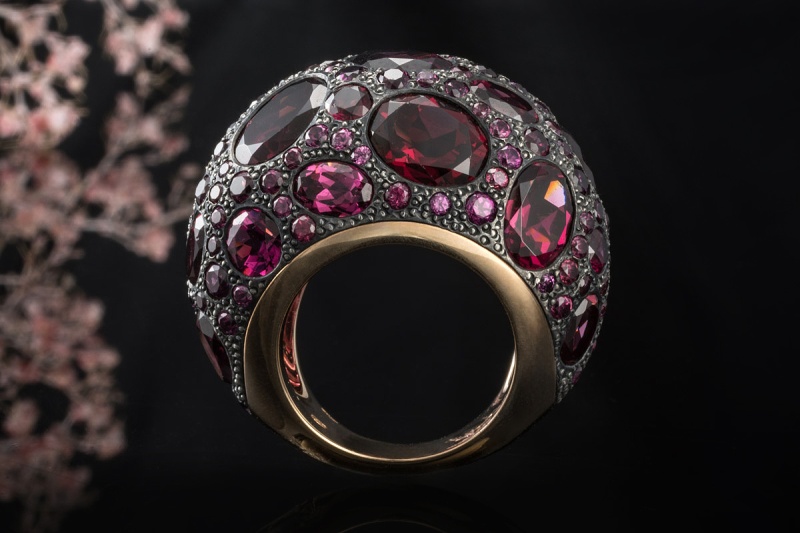 Großer Pomellato Ring Tabou mit Rhodolith Granat in 750er Roségold Gr 54 