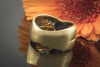 Saphir Cabochon Ring mit Smaragd Carrés breit und Massiv in Gold 750 