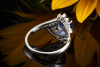 Saphir Ring Royale Farbe mit Brillanten und Trapez Diamanten in Weißgold 