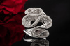 Designer Ring mit Diamanten geschwungen in Weißgold Goldschmiedearbeit 