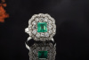 Art deco Ring mit Smaragd im Princess Schliff und Diamanten in Weißgold 