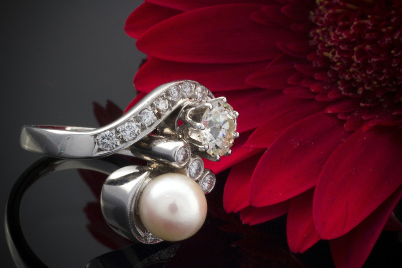 Art Deco Perlenring mit 1 Diamant 1 Ct. Perle & kl. Brillanten in 585er Weißgold 