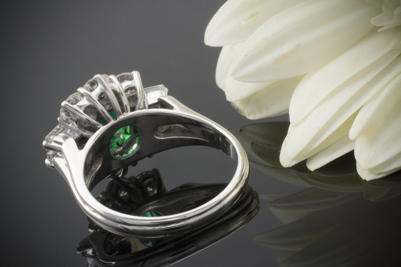 Exklusiver Klassiker Ring Smaragd Brillanten Baguette Diamanten in 750er Weißgold 