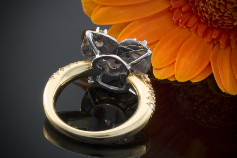 Exklusiver Ring Flower Blume aus 2 CT VSI Brillanten in 750er Gold Bicolor 
