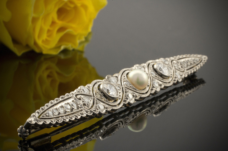 Antik Brosche Nadel Perle und Diamanten in 750er Weißgold  