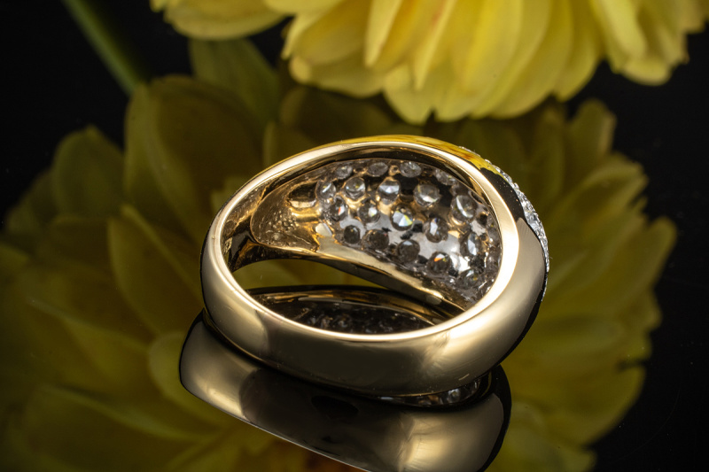 Feuriger BrillantRing Ring mit Top Brillanten leicht erhaben in Gold 750 