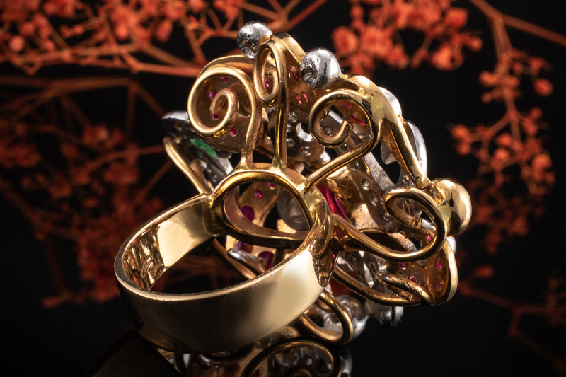 Floraler Rubin Ring mit Diamanten imposante Arbeit in Weißgold Rotgold 