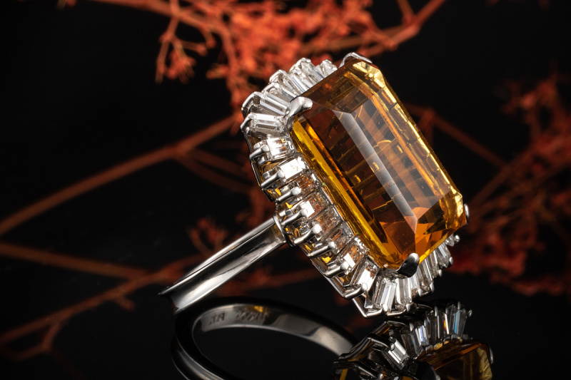 Palmcitrin Ring Farbintensiv mit Baguette Diamanten rundum in Platin 950 