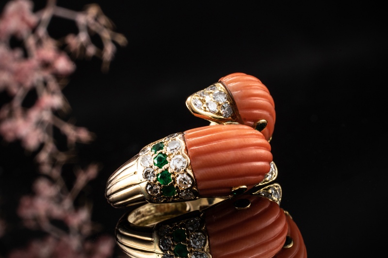 Van Cleef & Arpels Ring VCA Schwan Ente Koralle Diamant Smaragd Gold 750 