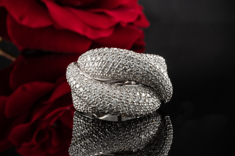 Breiter Diamant Ring Schwungvoll mit Brillanten in 750er Weißgold Arbeit 