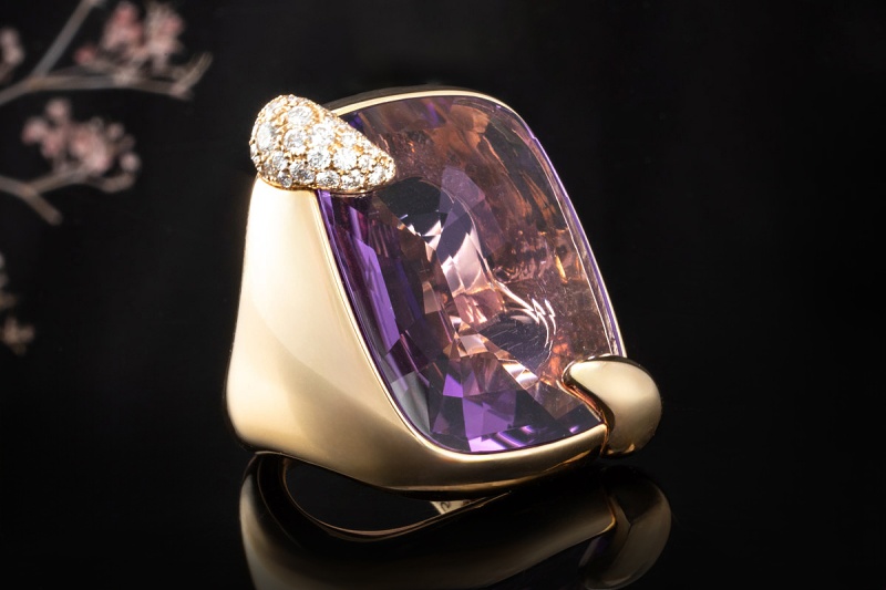 Pomellato Ring Ritratto Maxi mit Amethyst Lila Diamanten in Gelbgold 750 