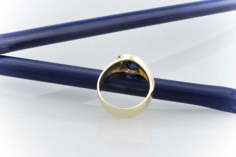 Saphir Ring mit kleinen Brillanten in 585 Gold 
