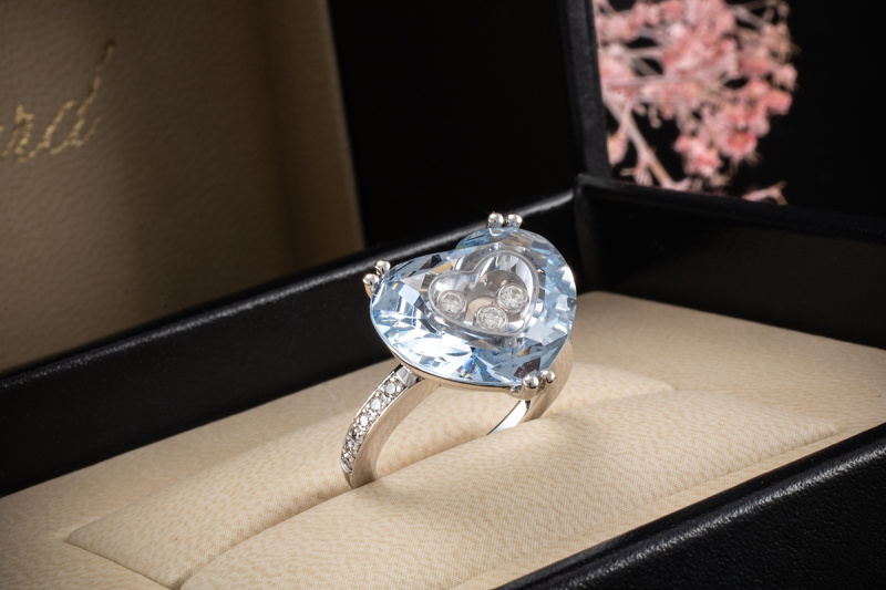 Chopard Herz Ring Happy Diamonds Kristall blau 15 Diamanten in Weißgold 