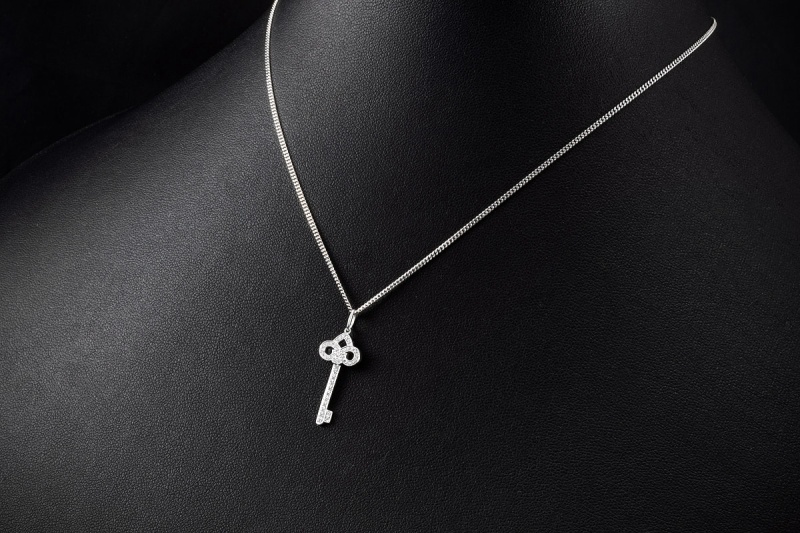 Tiffany & Co. Keys Anhänger Fleur de Lis Schlüssel Platin mit Diamanten 