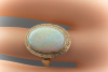 Schimmernder Ring mit großem Opal in 585er Gelbgold 