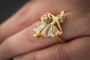 Ring im Mary Poppins Design Blumenmädchen mit Brillanten Gelbgold Rotgold 