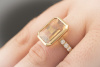 Gelber Saphir Ring mit seitlichem Brillantbesatz in 750er Rotgold Gold 