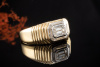 Herrenring Ring mit Emerald Cut Diamant Massive Arbeit in 750er Gelbgold 