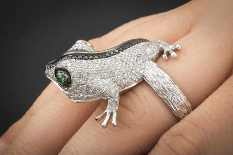 Chamäleon Ring Gecko Brillanten weiß schwarz Tsavorit Augen Weißgold 750 