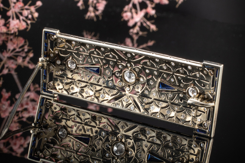 Art Deco Brosche Saphir Elemente Diamanten und Diamant Rosen in Platin 