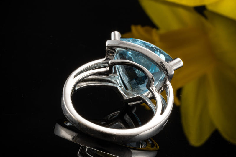 Mauboussin Ring Blauer Topas und Diamanten Brillanten in 750er Weißgold 