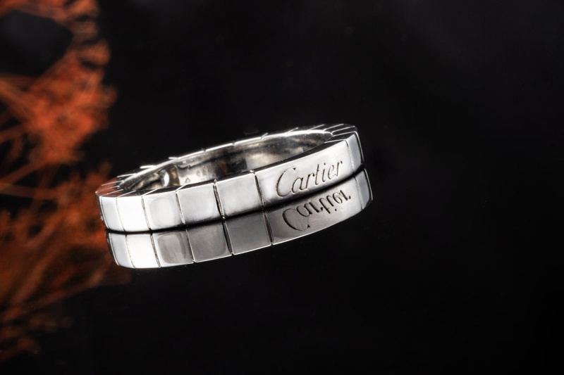 Cartier Lanieres Solitär Ring Diamant und Schriftzug Cartier in Weißgold 