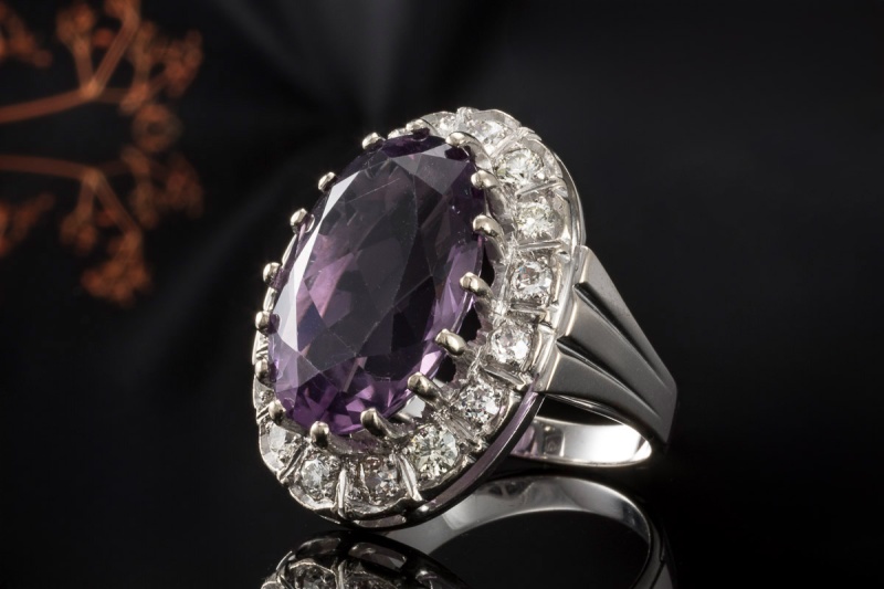 Vintage Amethyst Ring Lila Klassisch mit Diamanten 585er Weißgold Arbeit 