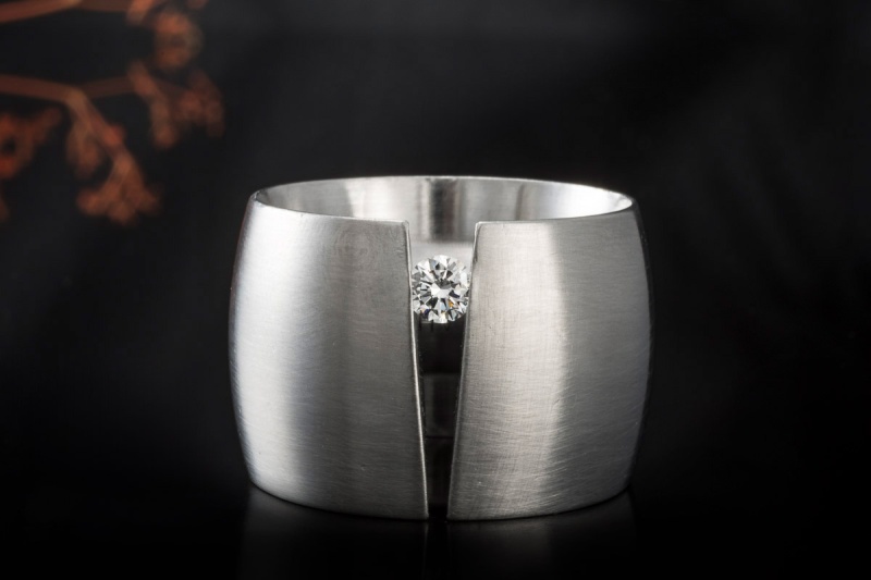 Niessing Ring Laufsteg mit 1 Diamant Brillant 0,22 Ct. in Edelstahl matt 