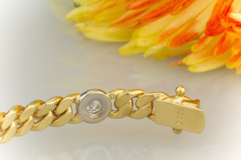 Goldschmiedearbeit Armreif Armband mit 4 Diamanten Brillanten in 750er Gold 