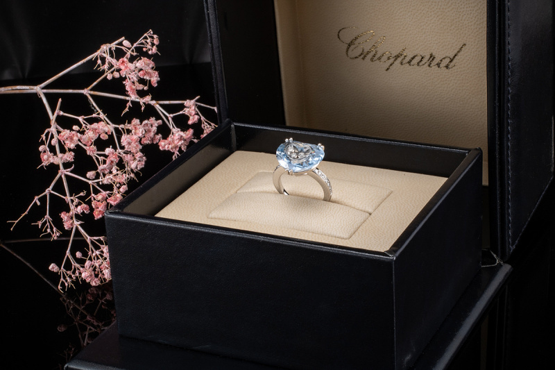 Chopard Herz Ring Happy Diamonds Kristall blau 15 Diamanten in Weißgold 