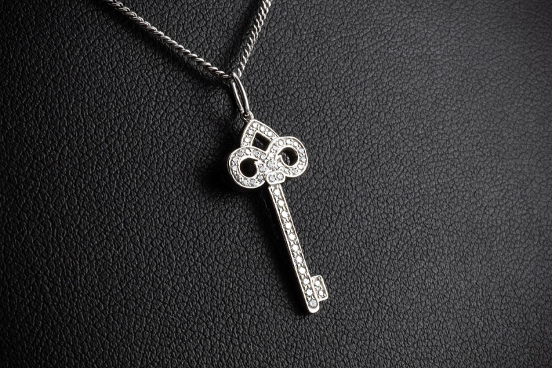 Tiffany & Co. Keys Anhänger Fleur de Lis Schlüssel Platin mit Diamanten 