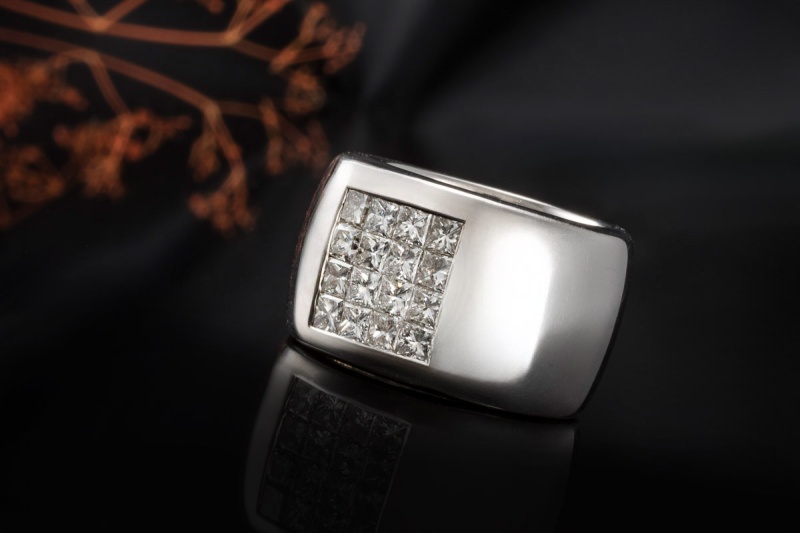 Invisible Setting Ring mit Princess Cut Diamanten im Carré Weißgold 750 