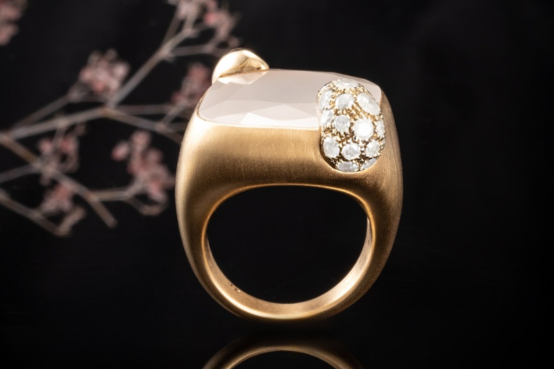 Pomellato Ring Ritratto Mondstein mit Diamanten Mattiert in Roségold 750 