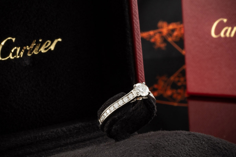 Cartier Solitär Ring 1895 0,33 Ct VS1 mit seitlichen Diamanten in Platin 