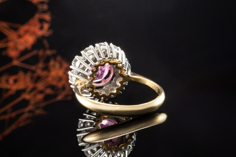 Ring mit Pink Turmalin Bufftop und Diamanten 750er Rosegold und Weißgold 