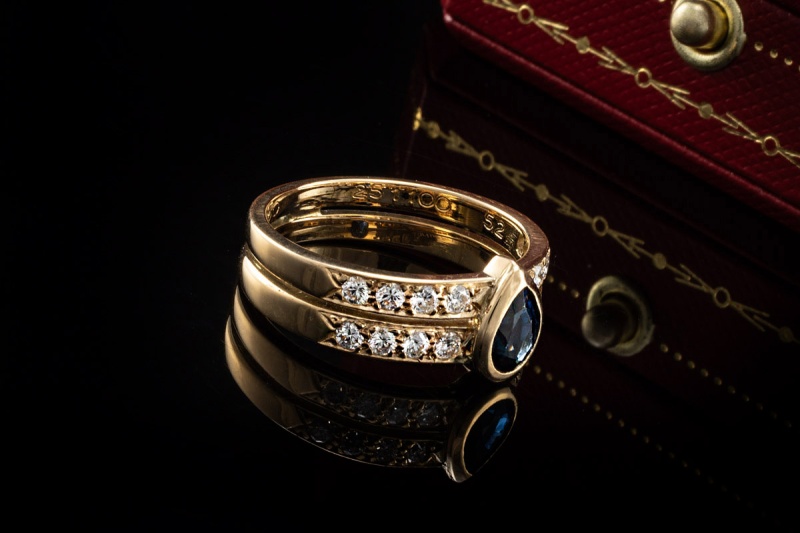 Cartier Paris Ring mit Saphir Tropfen und Diamanten in Gelbgold 750 OVP 