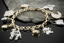 MOUAWAD Bettelarmband Charm Bracelet 7,65 CT Diamanten Rubin Smaragd Saphir Bicolor Gold